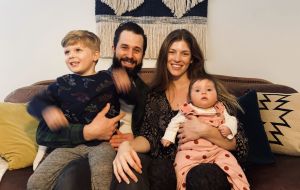 Jaclyn Geroux family photo with husband and children