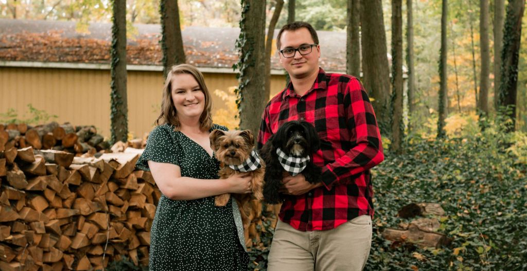 Jessica Moeckel family photo with dogs