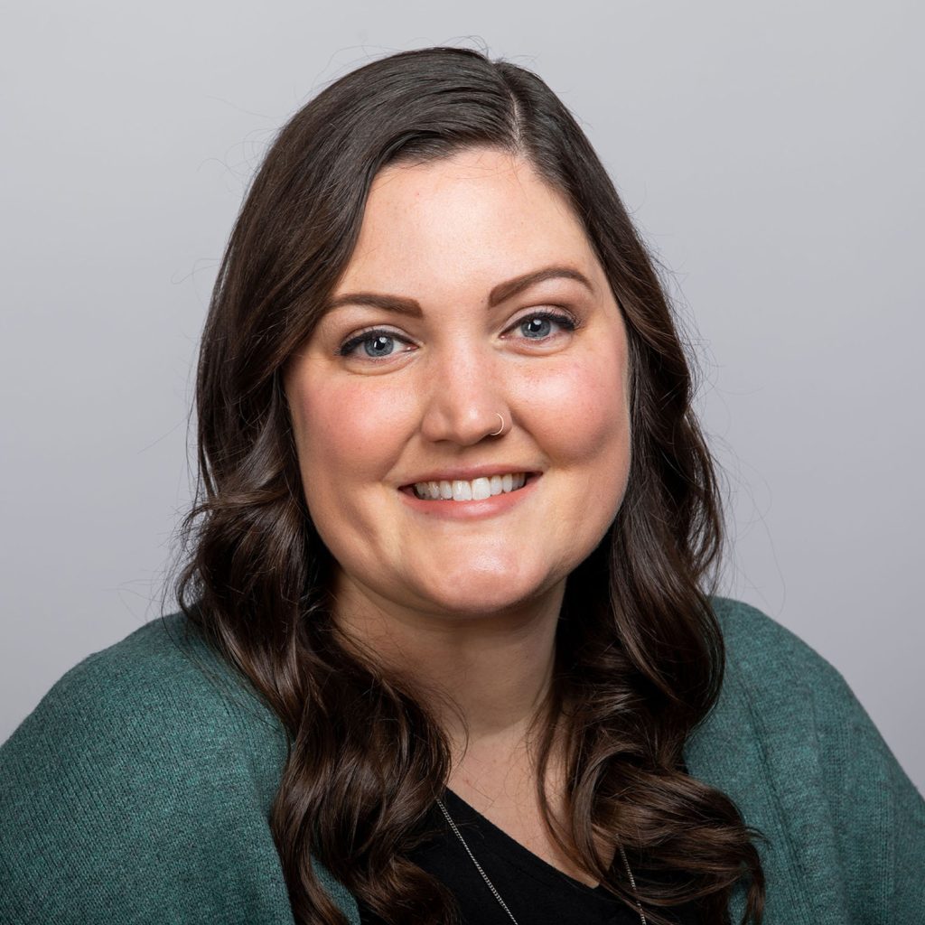 Kristin M in green sweater Headshot Gold Coast Doulas